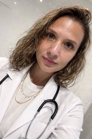 Dra. Julieth González Mariño - Medico Cirujano, Diplomado en salud mental, metabolismo y obesidad