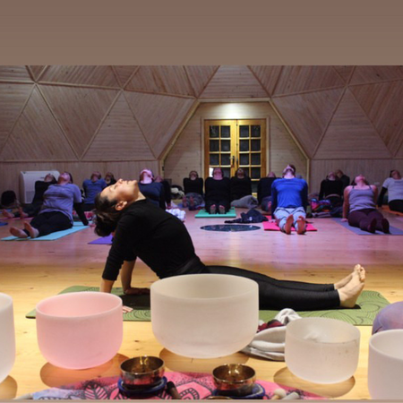 Paula Ordóñez Devaud - Yoga Terapeuta, Masaje Tailandés, Profesora de Yoga, Sonoterapeuta, Músico profesional (flautista), Reikista, Lectura de oráculo y gestión emocional.