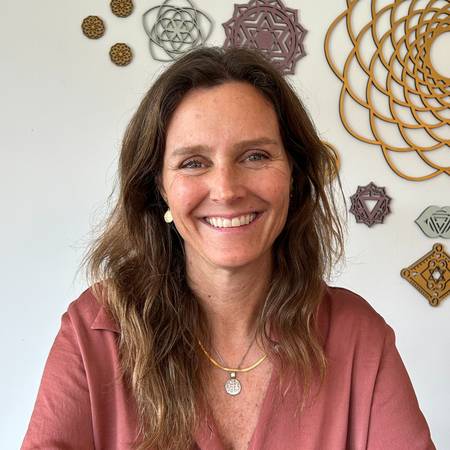 Cata Mckay - Ayurveda y Flores de Bach