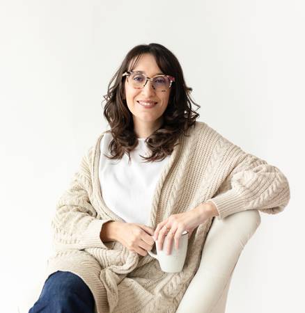 María Eugenia Araneda B. - Psicóloga clínica (acreditada) adultos y perinatal. Magister en psicología clínica y Ph.D. en educación, mención counseling.