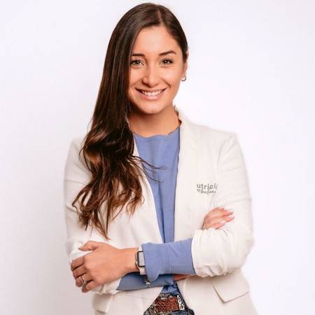 Camila Brunet G - Nutricionista Clínica y Deportiva. Alimentación en actividad física y ejercicio. Antropometrista ISAK I. Alimentación emocional. Atención Nutricional en adolescentes, adultos, embarazo y post- parto