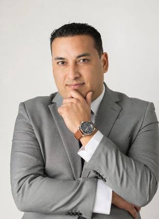 Abogado Juan Pablo Cortés - Magister (c) en Derecho y Litigación Constitucional; Diplomado en Derecho Administrativo; Diplomado en Acciones Constitucionales.