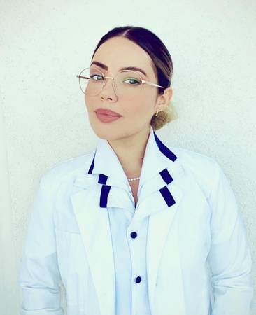Carly Zambrano - Médico Salud Mental