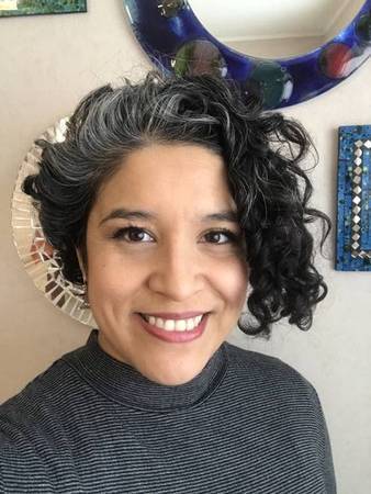 Catalina Campos - Psicóloga clínica. Corriente fenomenológica hermenéutica.
Facilito procesos terapéuticos con herramientas de arte terapia.
Terapia reparatoria para sobrevivientes de violencia de género y abuso sexual.