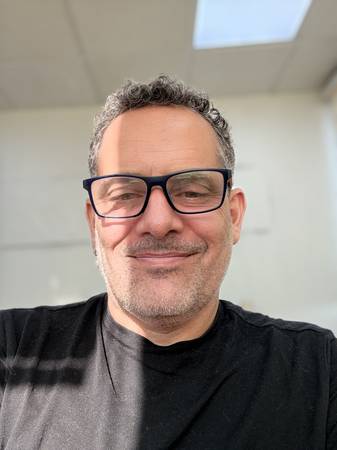 Felipe González Psicólogo Clínico | Integración Consciente y Cambio Vital - Transiciones vitales y procesos de cambio profundo Separaciones y reconfiguración del proyecto de vida Sexualidad consciente en hombres gay