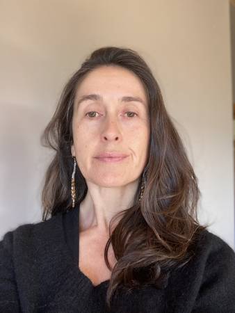 Psi. Mg. Alicia Carrasco Y. - Terapia Individual Adultos - Terapia de Pareja - Terapia familiar con niños y adolescentes - Trauma Relacional y Complejo/ Mg. Psicoterapia Sistemica Familia, Pareja e Individuo / Dip. Derecho de Familia / Dip. Trauma Relacional y Complejo.