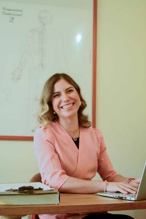 Claudia Estefanía Cartagena Carvajal - Acupunturista y Terapeuta energética