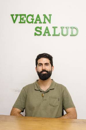 José Fernández Naveas - Te ayudo a llevar una alimentación basada en plantas de manera segura, en etapas de gestación, lactancia e infancias. Siempre basado en evidencia y sin prejuicios. En este espacio te sentirás apoyada, jamás juzgada.