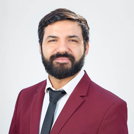 Juan Castañeda - Contador público y auditor; Magister en tributación; Especialista en optimizar el pago de impuestos para empresas en crecimiento.