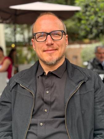 Daniel Holloway - Psicólogo