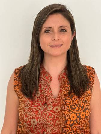 Alejandra Merlet - Psicóloga, Postítulo en Terapia Sistémica Familiar, pareja e individuo