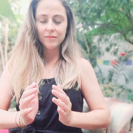 M. Victoria Cumar Valdés - Profesora de Chi Kung (meditación en movimiento), meditación guiada, Coach transformacional