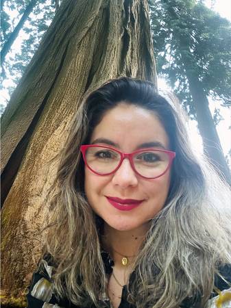 Psiquiatra Pamela Sanhueza - Médico Cirujano titulada en Universidad de Concepción año 2004. Titulada como Psiquiatra en Pontificia Unversidad Católica de Chile, año 2014. MBA en Salud, Universidad Andres Bello año 2008, Magister en Salud Pública en la misma Institución académica, año 2025. Formación de Post grado (PUC) en Psicoterapia Clínica, Destrezas Clínicas en el tratamiento de las adicciones y Bases Biológicas y evolutivas de la Psiquiatría. Docente a cargo del ramo de Psiquiatría de pre grado de la carrera de Medicina, Universidad Bernardo O´Higgins. 20 años de experiencia trabajando en Salud Mental, tanto en area pública como privada.