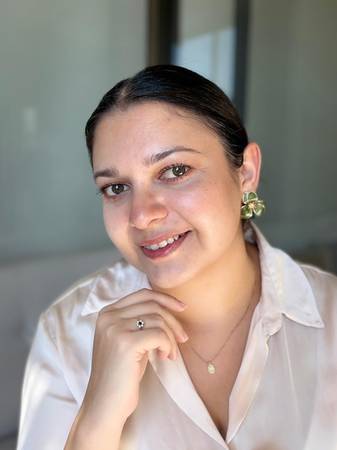 Rossana Araya Gabelini - Psicóloga clínica. Trabajo con adultos que están al límite, padres que les cuesta conectar con sus hijos y adolescentes que sienten que nadie los entiende.
