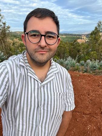 Claudio Cadiz - Psicólogo , Licenciado en Psicología, Diplomado en Peritaje Psicológico, Especialista con Diplomado en terapia Cognitivo Conductual