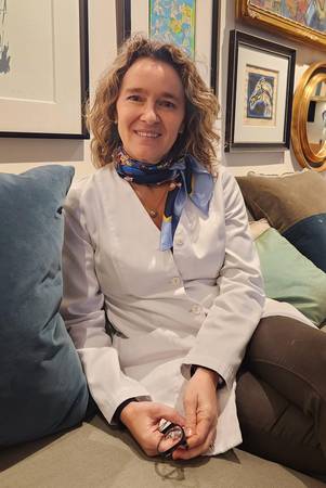 Dra. María de los Ángeles Larraín Prieto - Médico Ginecóloga