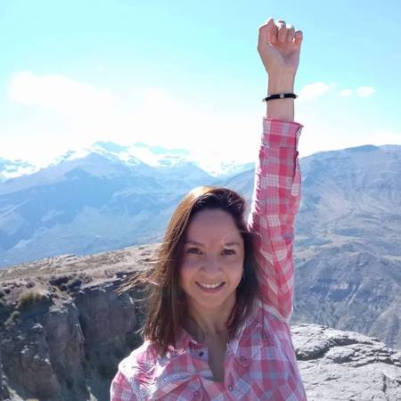 Cecilia Tapia Villalobos - Certificada en Terapia Integral Mapa del Alma (mente – cuerpo y Alma), con formación base como Ingeniero Agrónomo y licenciada como instructor de Hatha Yoga!
